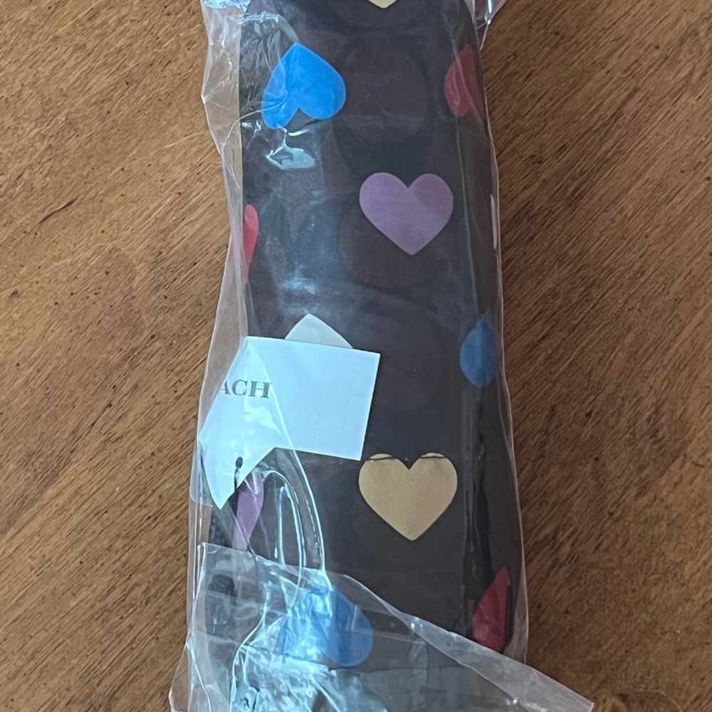 ☔️🌂☔️ COACH UMBRELLA IN SIGNATURE HEART PRINT ☔️🌂☔️ NWT ☔️🌂☔️ - Picture 2 of 16
